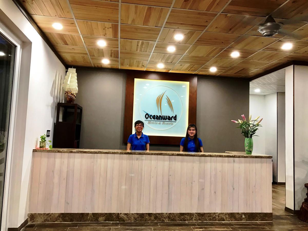 Oceanward Hotel & Resort ロン・ハイ エクステリア 写真